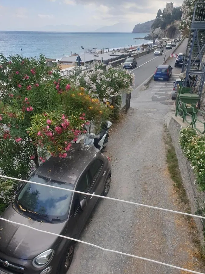 Seahorseroom Finale Ligure 0*,